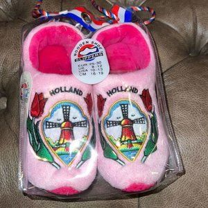 World of Clogs Dutch Clog Slippers in Pink Red Size 10-13 USA NIB